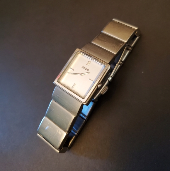 Vintage Seiko SS Square Dial Watch - Picture 13 of 13
